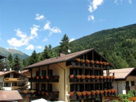 Hotel Binelli Pinzolo Buitenkant foto