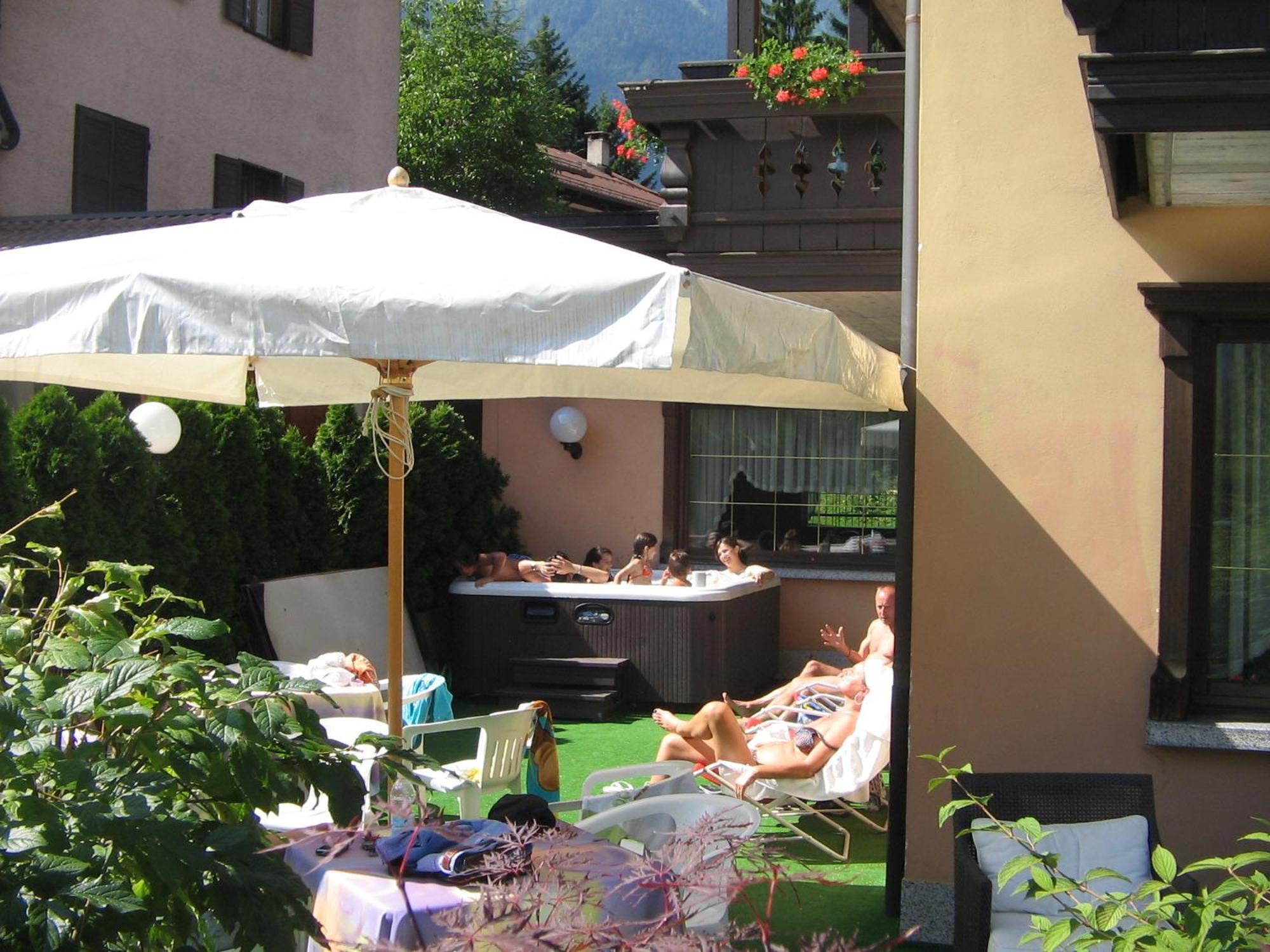 Hotel Binelli Pinzolo Buitenkant foto